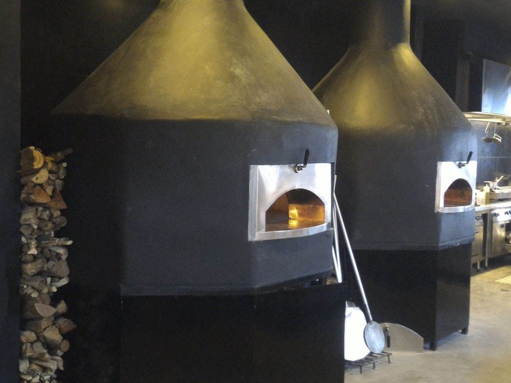 Aurora 120 Black Oven Pizza Brick Lava Stones Wood Gas Bali Indonesia Asia 500