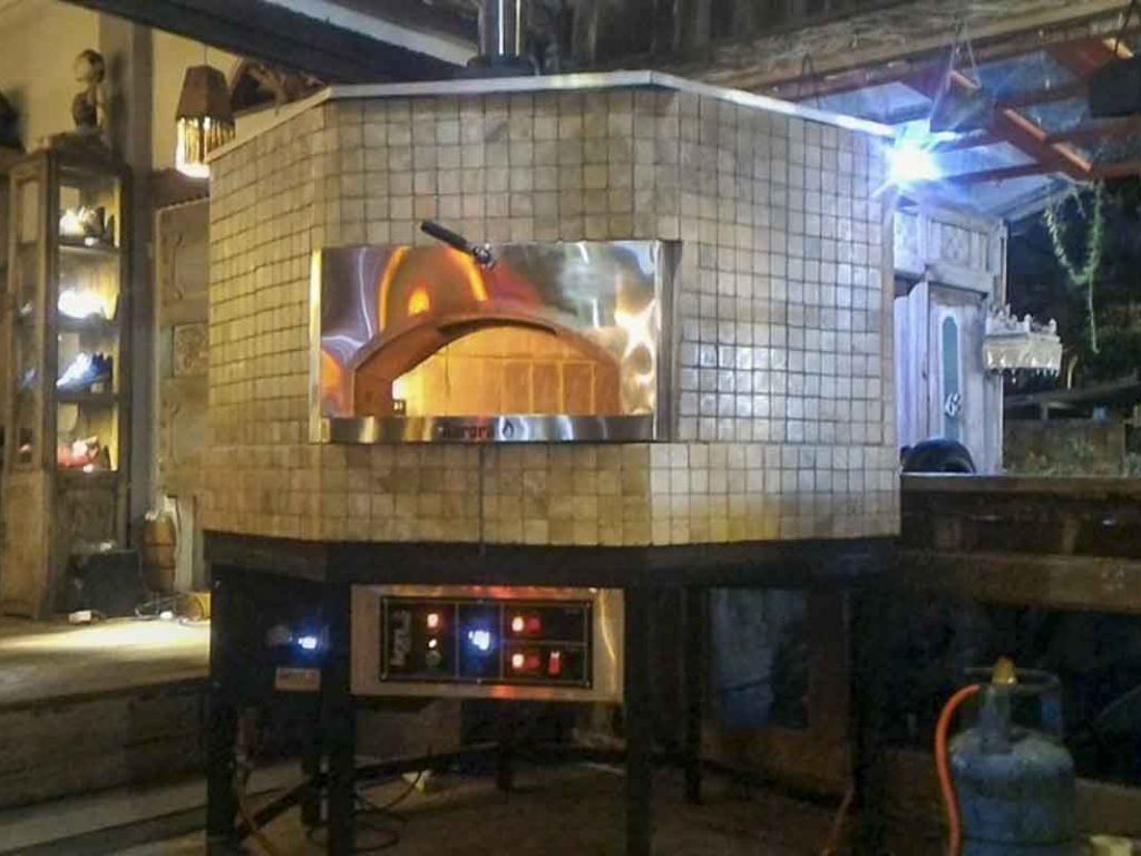 Aurora 120 brown Oven Pizza Brick Lava Stones Wood Gas Bali Indonesia Asia 400 014