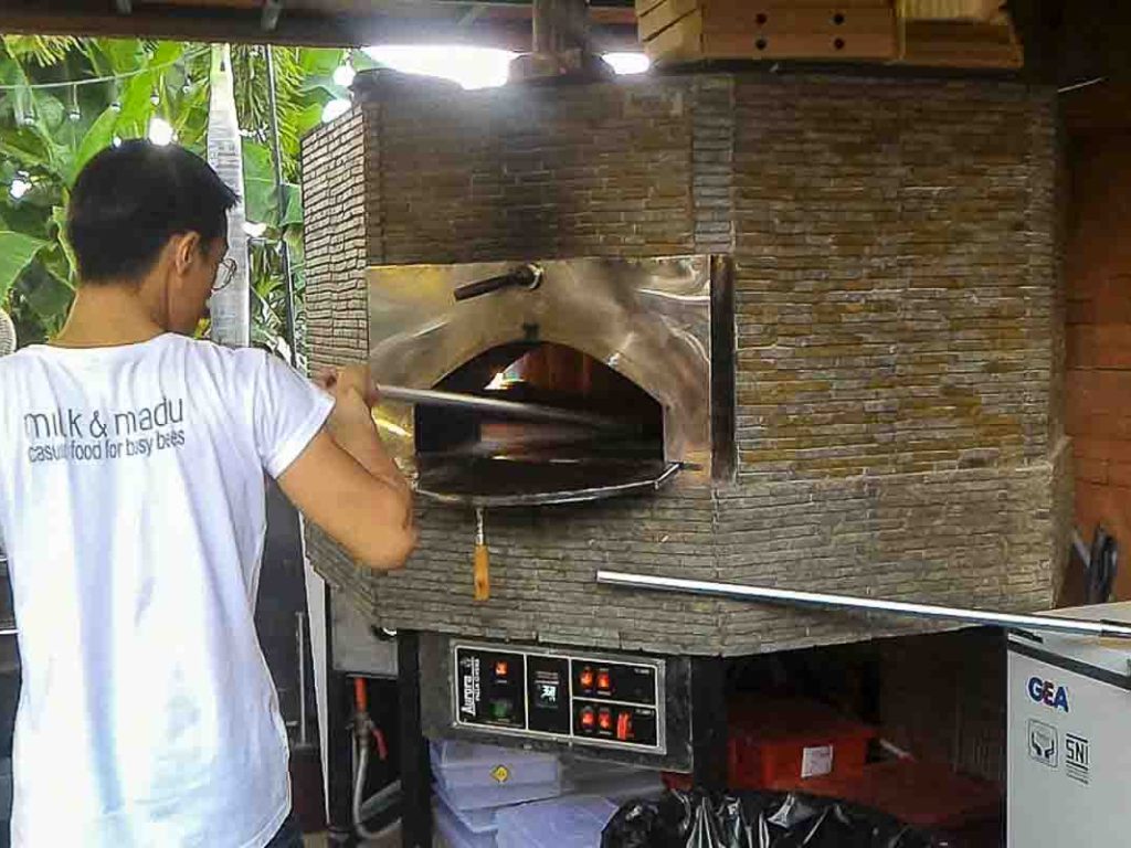 Aurora 120 brown Oven Pizza Brick Lava Stones Wood Gas Bali Indonesia Asia 400 061