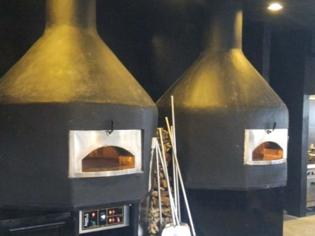 Aurora 120 customblack Oven Pizza Brick Lava Stones Wood Gas Bali Indonesia Asia 500 018