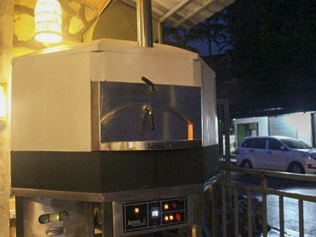 Aurora 120 white Oven Pizza Brick Lava Stones Wood Gas Bali Indonesia Asia 400 025