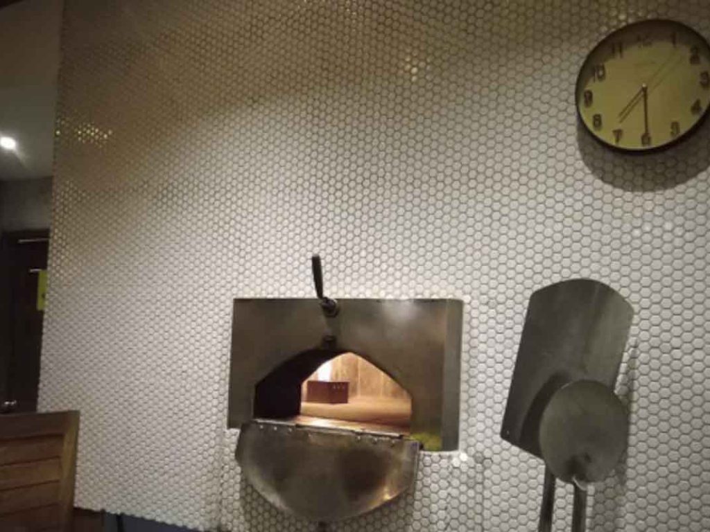 Aurora 120 white Oven Pizza Brick Lava Stones Wood Gas Bali Indonesia Asia 500 011