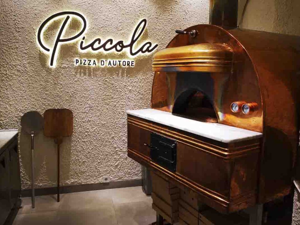 Aurora 90 brass Oven Pizza Brick Lava Stones Wood Gas Bali Indonesia Asia 300 001