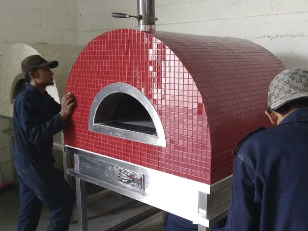 Aurora 90 red Oven Pizza Brick Lava Stones Wood Gas Bali Indonesia Asia 200 042